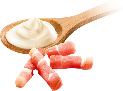 Une cuillère de crème fraiche et quelques lardons fumés